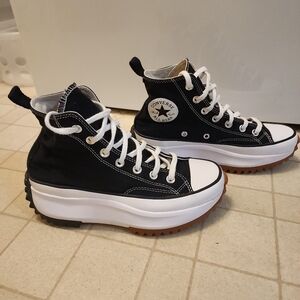 NWOT, Converse Unisex Platform Sneakers